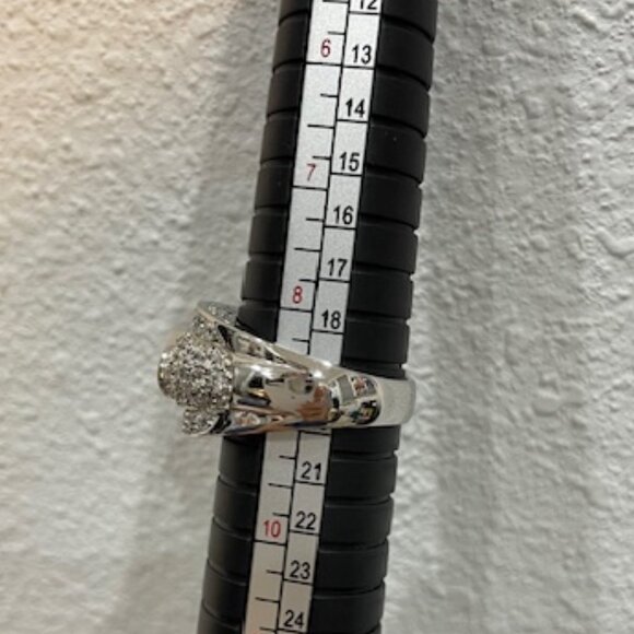 Gorgeous Heart Ring with Matching Earrings - Picture 11 of 12